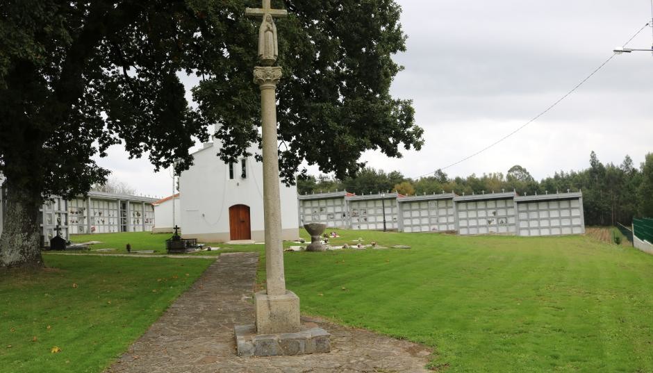 Igrexa Parroquial e Cruceiro (Vitre)
