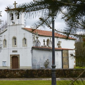 Igrexa Parroquial e Cruceiro (Galegos)