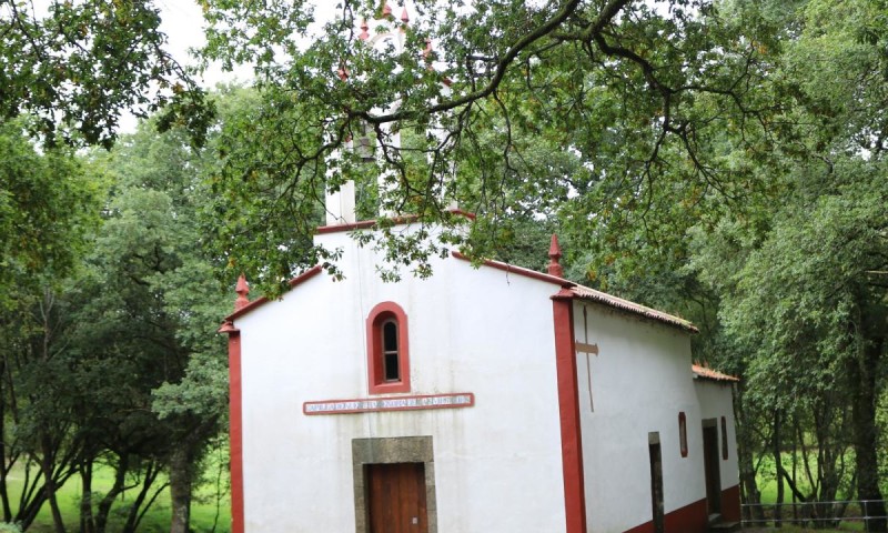 Capela de As Virtudes e Cruceiro (Vitre)