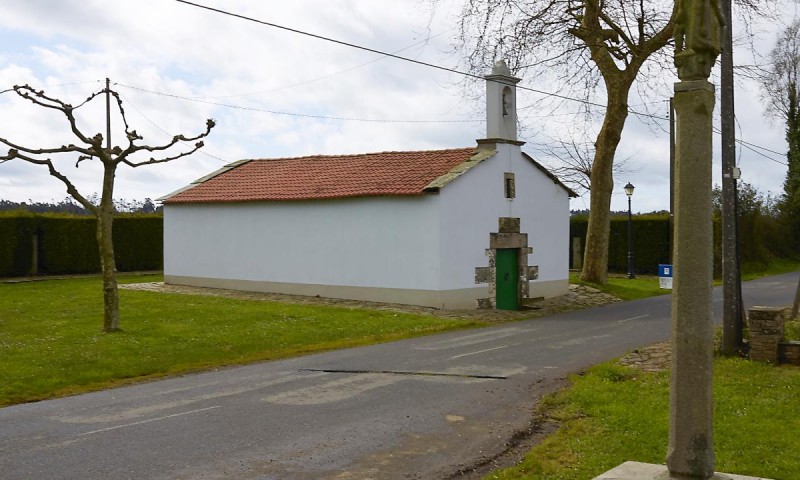 Capela de A Madalena e Cruceiro (Frades)