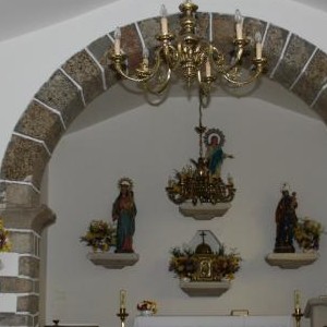 Igrexa Parroquial e Cruceiro (Añá)