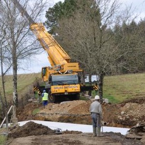 Construción de ponte sobre o rego de Marís, no Lugar de Caboladrón, na Parroquia de Mesos