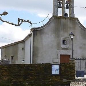 Igrexa Parroquial e Cruceiro (Ledoira)