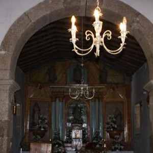 Igrexa Parroquial e Cruceiro (Papucín)