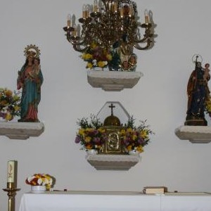 Igrexa Parroquial e Cruceiro (Aiazo)