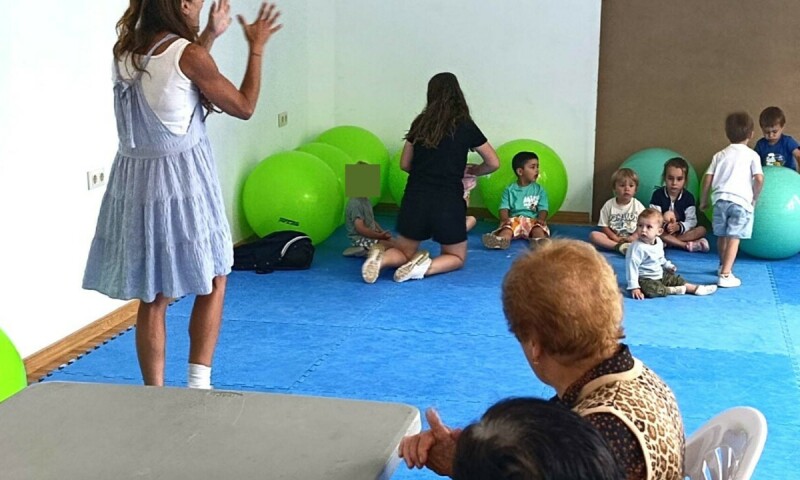A segunda sesión do programa “O fío do tempo” xunta a persoas usuarias das casas niño e das casas do maior de Frades 