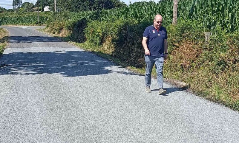 O Concello de Frades acomete un intenso programa de bacheo nas distintas parroquias
