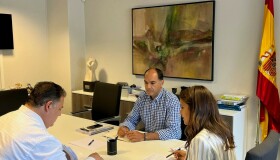 O alcalde de Frades valora o compromiso da Xunta para mellorar a ponte de Brates e facer unha nova sobre o río Samo