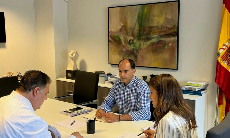 O alcalde de Frades valora o compromiso da Xunta para mellorar a ponte de Brates e facer unha nova sobre o río Samo