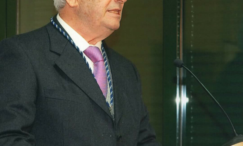 A igrexa parroquial de San Martín de Frades acollerá mañá sábado unha misa-funeral por José Mª Botana López, Fillo Predilecto de Frades