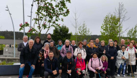Un grupo de 32 veciñas e veciños de Frades completa a derradeira etapa do Camiño Portugués, entre O Milladoiro e Santiago