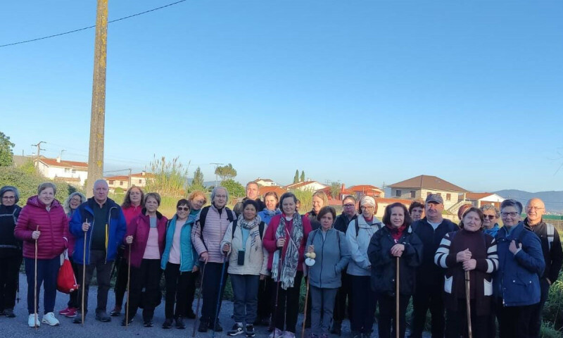 Trinta veciños de Frades percorren a cuarta etapa do Camiño Portugués entre Coruxo e Teis