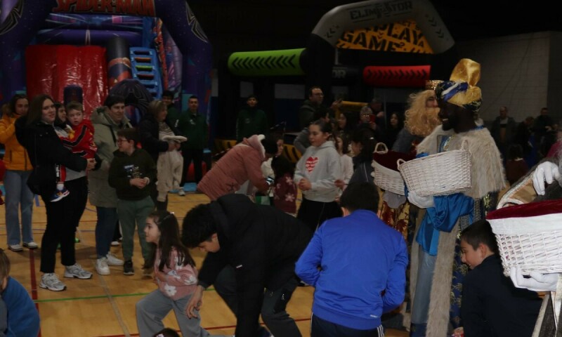 Unhas 500 persoas participaron na Cabalgata e Festa de Reis do Concello de Frades