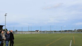 O Concello de Frades e Xunta invisten 60.000 € na renovación do alumeado deportivo dos campos de fútbol de Ponte Carreira e Abellá