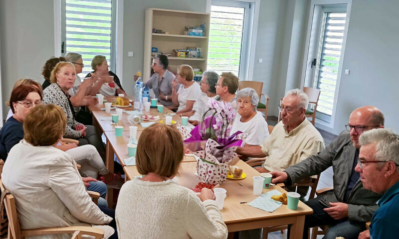 Os maiores do centro sociocomunitario de Frades celebran unha festa de fin de curso