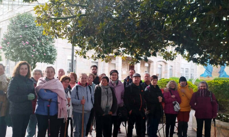Un grupo de 24 veciñas e veciños de Frades percorre os 19 km da oitava etapa do Camiño Portugués entre Caldas de Reis e Padrón