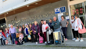 Unha media de 30 veciños e veciñas de Frades participaron este mes de marzo nas saídas ao Hotel Balneario Compostela