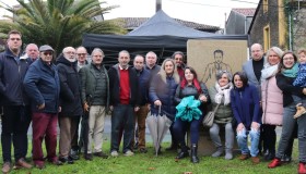 Un cento de exalumnos e exalumnas de Frades homenaxean a Manuel Cortiñas Pontón