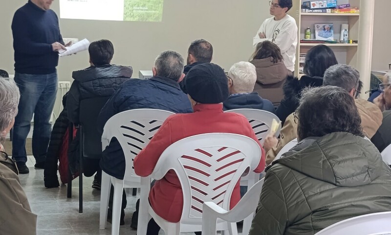 Gran asistencia veciñal á charla da empresa que presentou un proxecto para instalar unha planta de xeración de biometano en Abellá