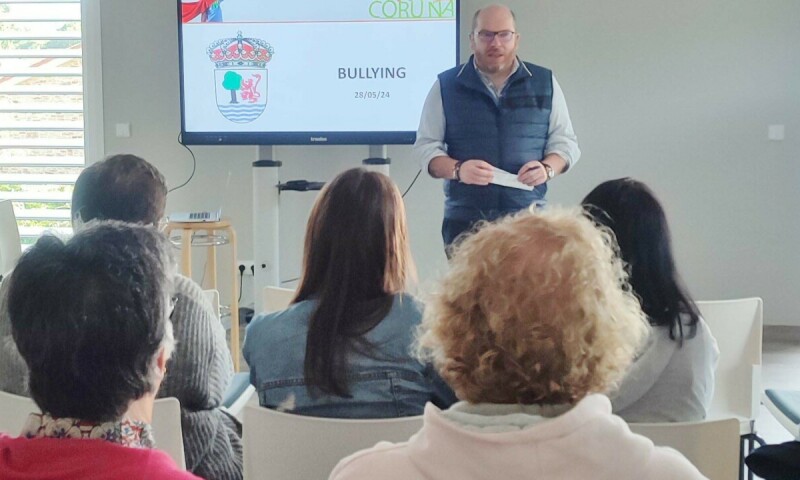 Manuel Ferreiro clausura o ciclo “Xornadas para familias” impartido por Anhida Coruña
