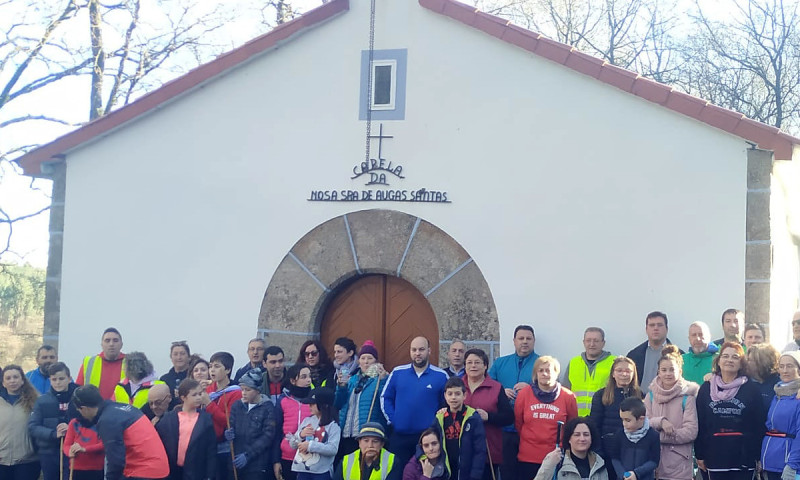 Sesenta veciños e veciñas de Frades participan na I Andaina Solidaria para a recollida de xoguetes para a Cruz Vermella