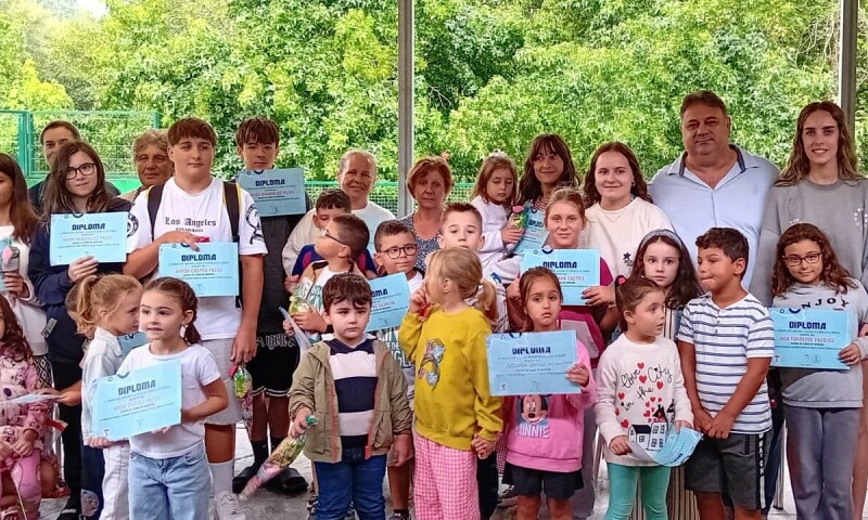 Corenta persoas participaron nos cursos de natación do Concello de Frades