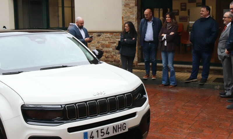 Frades e Ordes reciben un vehículo para o servizo de protección do ambiente financiado a través do Fondo de Compensación Ambiental