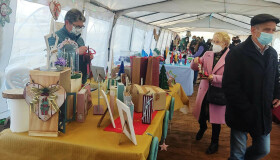 Gran participación no Mercado de Artesanía de Ponte Carreira, que abre o programación especial de Nadal en Frades 