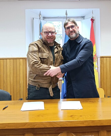 O Concello de Frades e o Arcebispado de Santiago renovan o convenio para conservar o patrimonio cultural do municipio