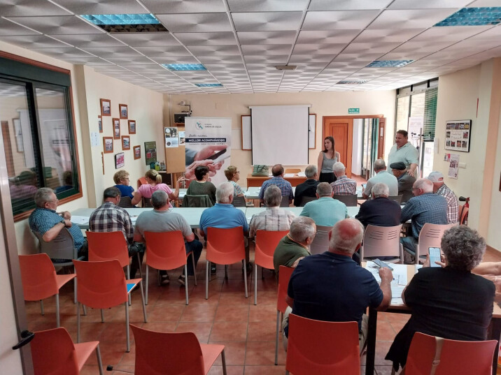 O Concello de Frades e a Fundación Amigos de Galicia duplican o número de prazas do curso de novas tecnoloxías para persoas maiores