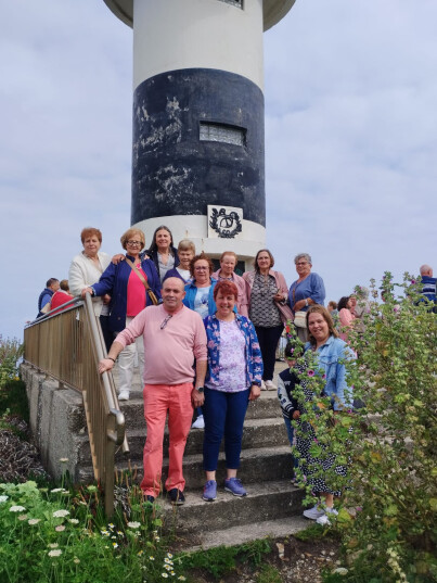 61 veciños e veciñas de Frades visitaron Ribadeo e Foz