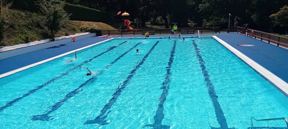 Corenta persoas participaron nos cursos de natación do Concello de Frades