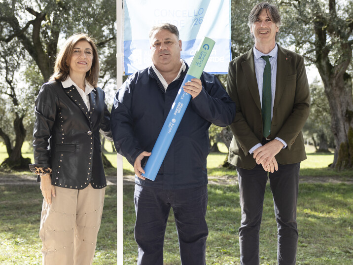 O Concello de Frades, distinguido coa Bandeira Verde como exemplo de compromiso ambiental e paisaxístico