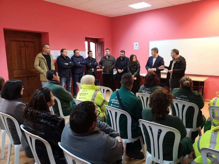  Ovidio Rodeiro visita aos alumnos do obradoiro de emprego, que formará a 20 alumnos en repoboacións forestais e en conservación e mellora de montes