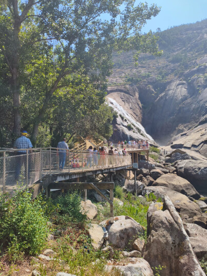 56 veciños e veciñas de Frades participan nunha excursión a Fisterra, Ézaro e Noia