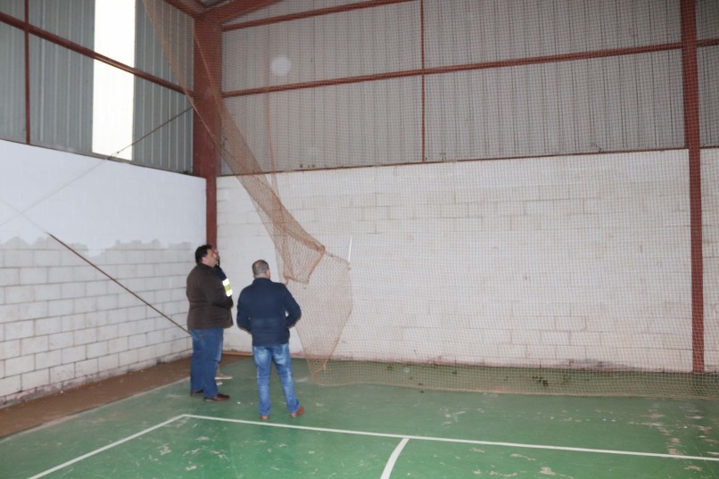 O Concello de Frades inicia as obras de mellora dos polideportivos de Ponte Carreira e Abellá, nas que inviste máis de 72.000 euros