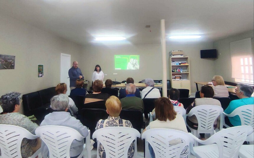 Gran participación veciñal nas charlas informativas coidados e prevención do cancro organizadas polo Concello de Frades