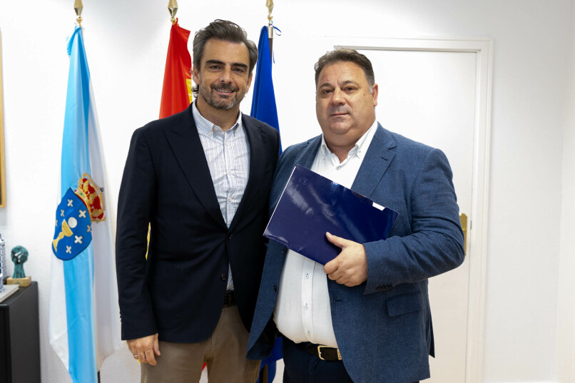 O alcalde de Frades reúnese co conselleiro de Presidencia, Xustiza e Deportes